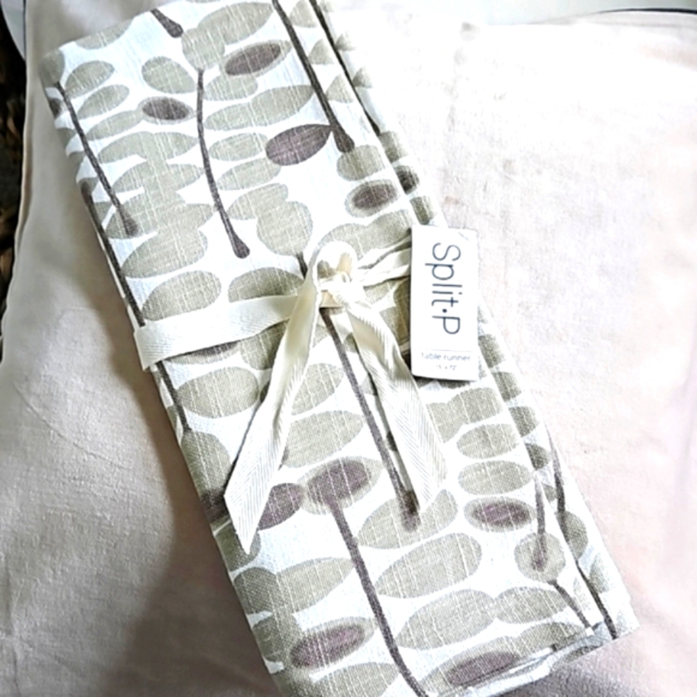 NWT-Martha's Garden Table Runner 15" x 72"